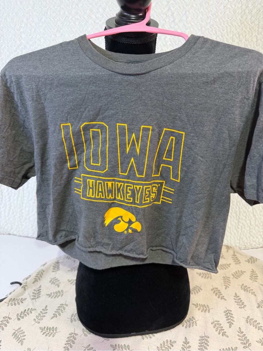 Rivalry Threads Gray Iowa Hawkeyes Cropped T-Shirt with Yellow Logo
